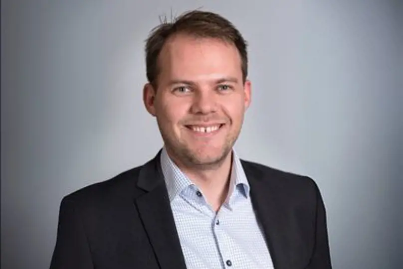 Portrettbilde av Jørgen Kjeseth, leder for forhandleravdelingen bedriftsmarked i Brage Finans