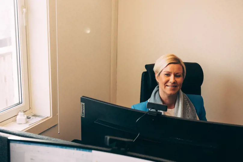 Anita på jobb for å tilby finansiering til bedrifter i Nord