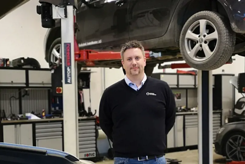 Thomas Kronheim, verksmester på Kokstad Autosenter.
